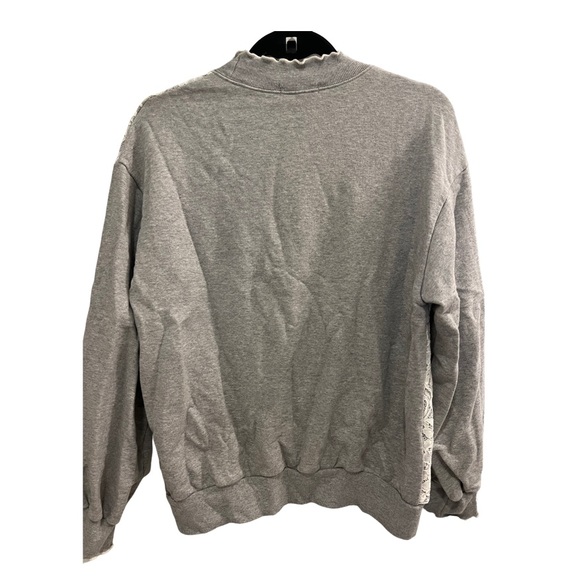 Cute laced causal top. One size fit all - Picture 2 of 2